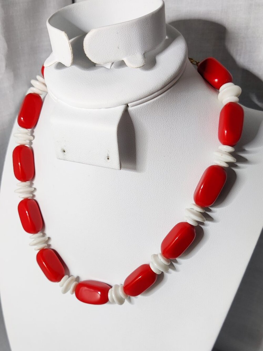 Vintage Crown Trifari Red White Lucite Choker Necklace